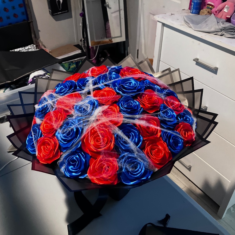 50 count spiderman eternal bouquet